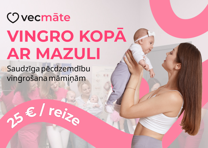 Mamma vingro kopā ar mazuli